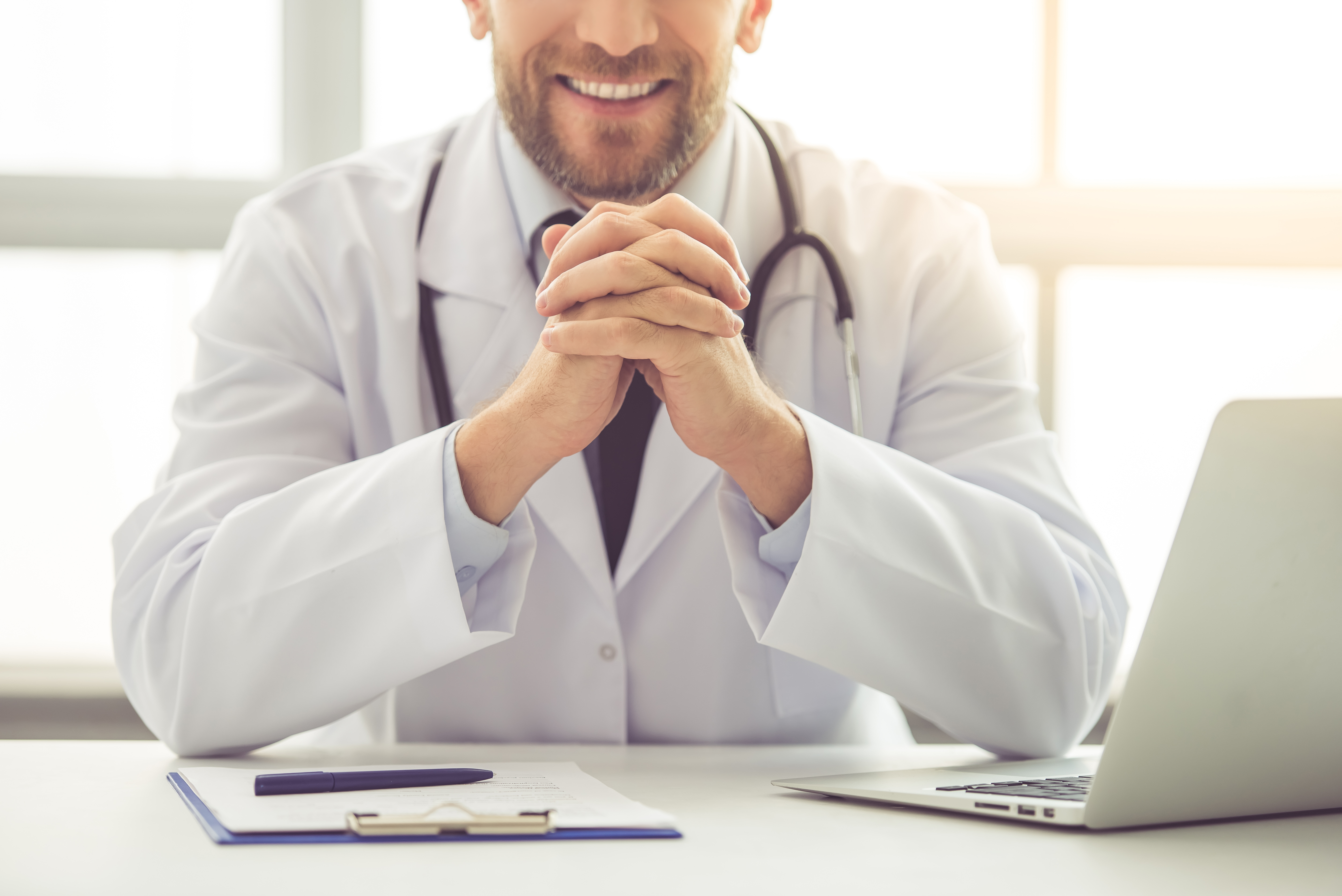 handsome-medical-doctor-YNCAMPL