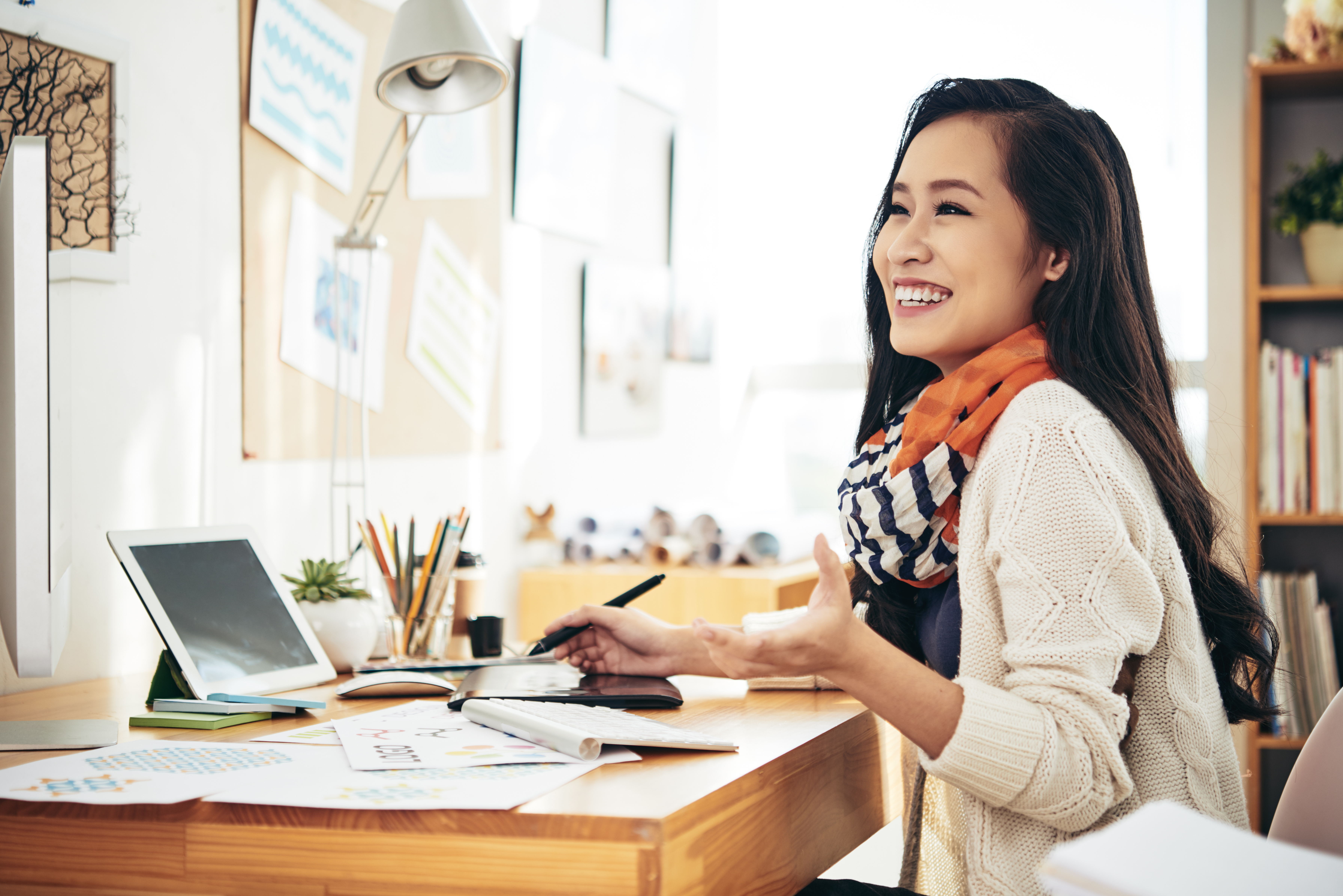 woman-at-office-39KE7NC